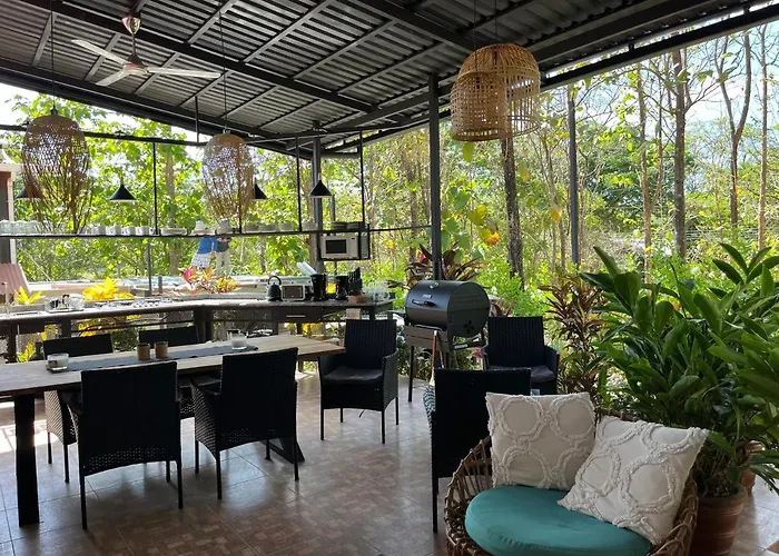 La Jungla Bed & Breakfast