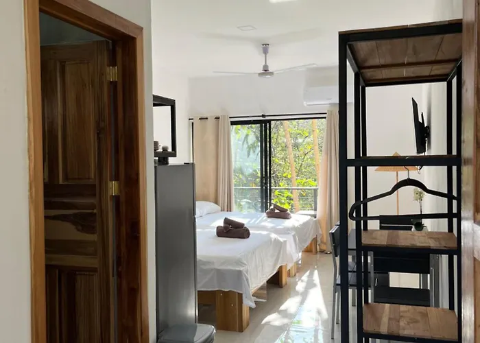 La Jungla Bed & Breakfast Puerto Carrillo